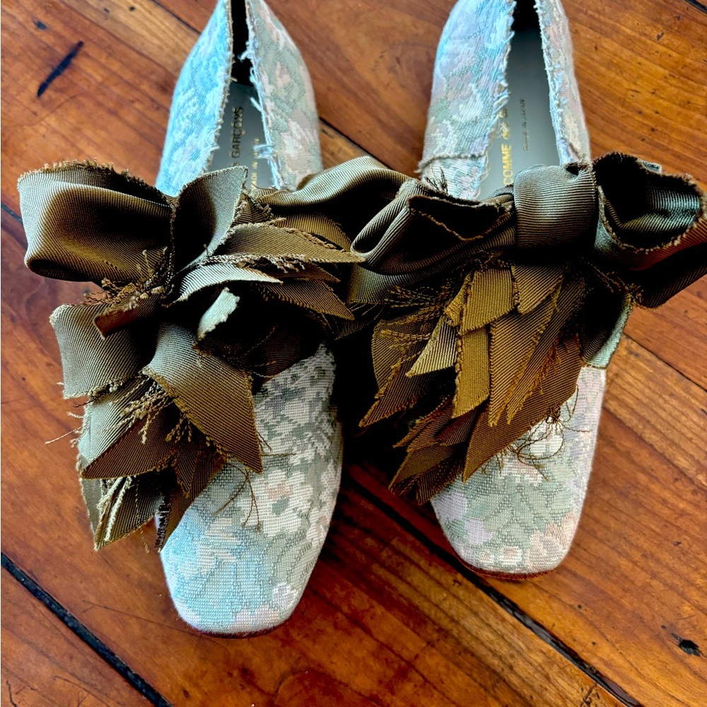 Comme des Garçons ballet flats with ribbon embellishment NWOT